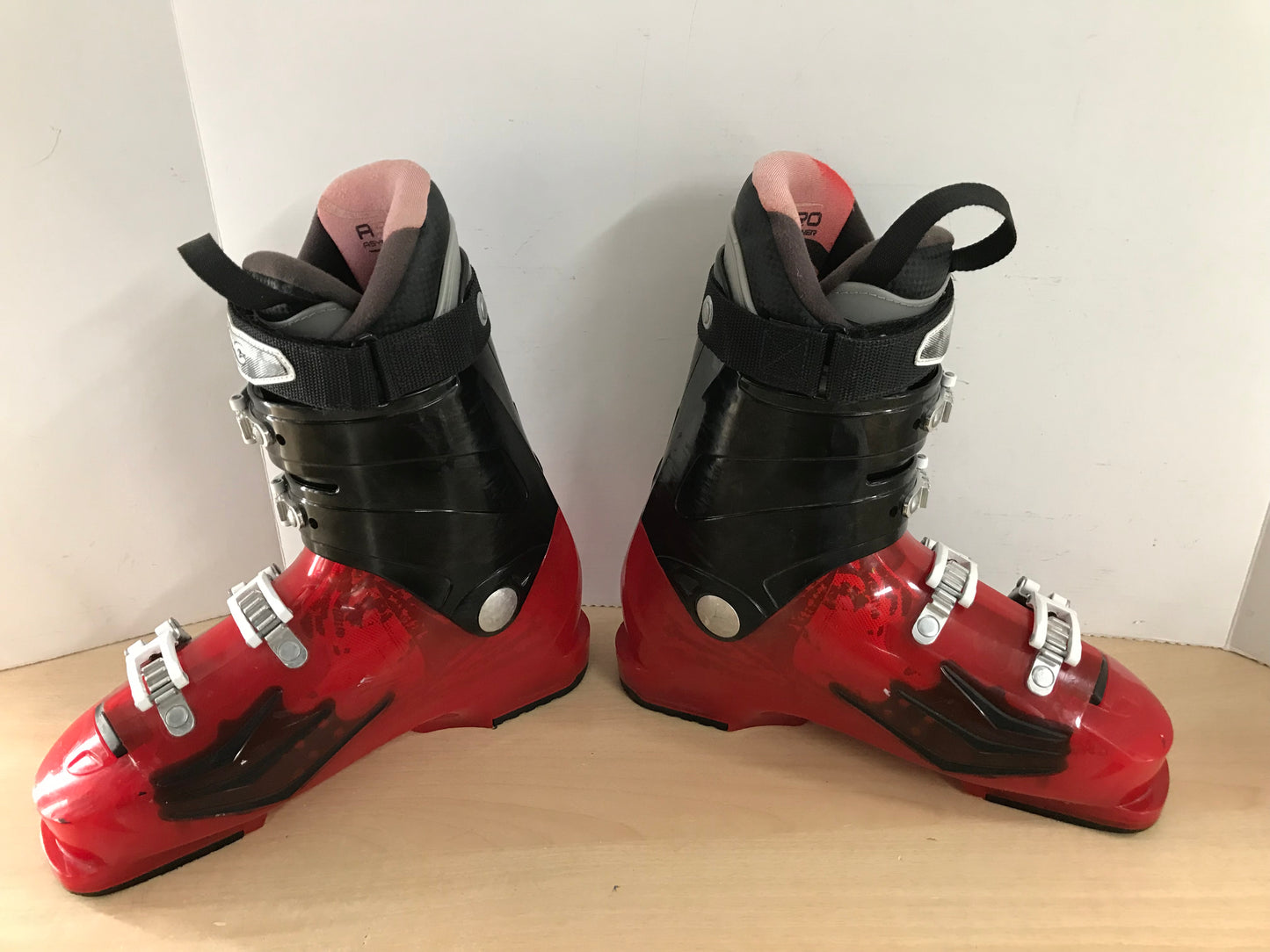 Ski Boots Mondo Size 26.5 Men's Size 8.5 Ladies Size 9.5 307 mm Atomic Red Black