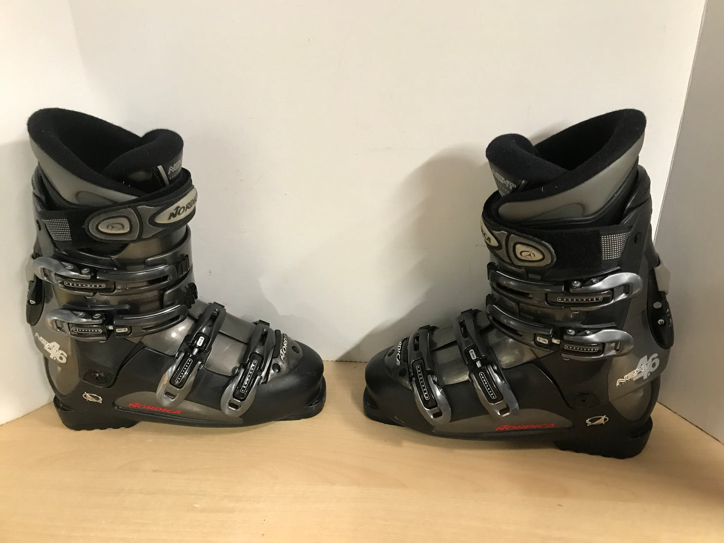 Ski Boots Mondo Size 27.0 Men's Size 9 Ladies Size 10 310 mm Nordica Next Grey Black Excellent