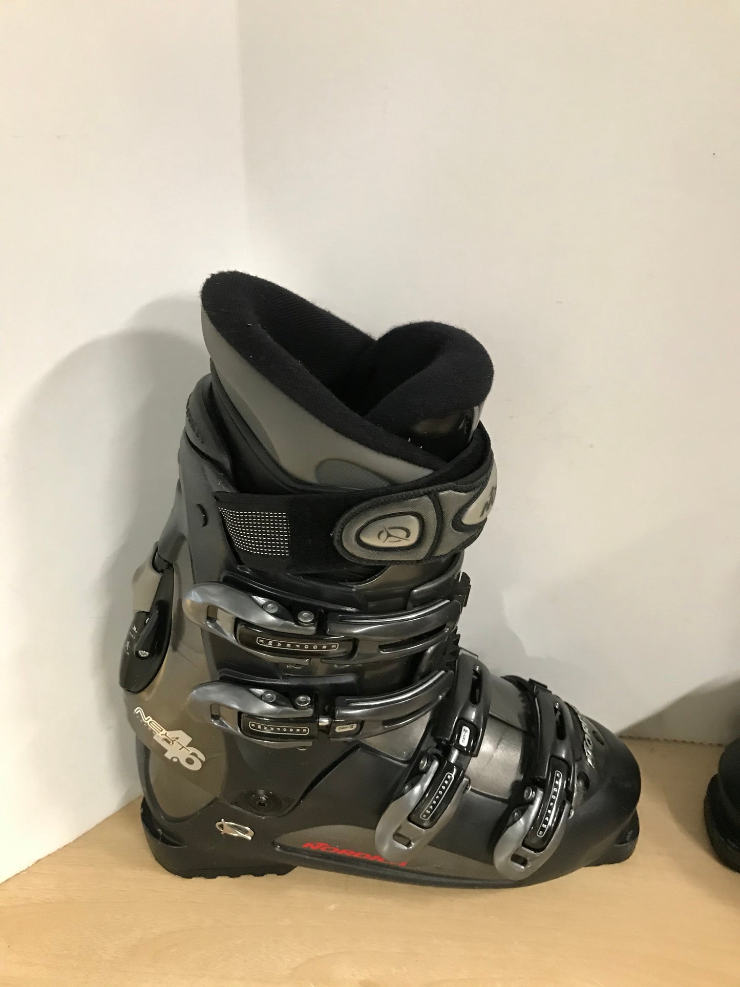 Ski Boots Mondo Size 27.0 Men's Size 9 Ladies Size 10 310 mm Nordica Next Grey Black Excellent