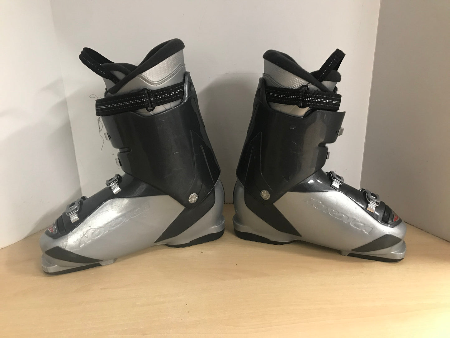 Ski Boots Mondo Size 28.5 Men's Size 10.5 mm 325 mm Nordica Cruise Grey Red Black