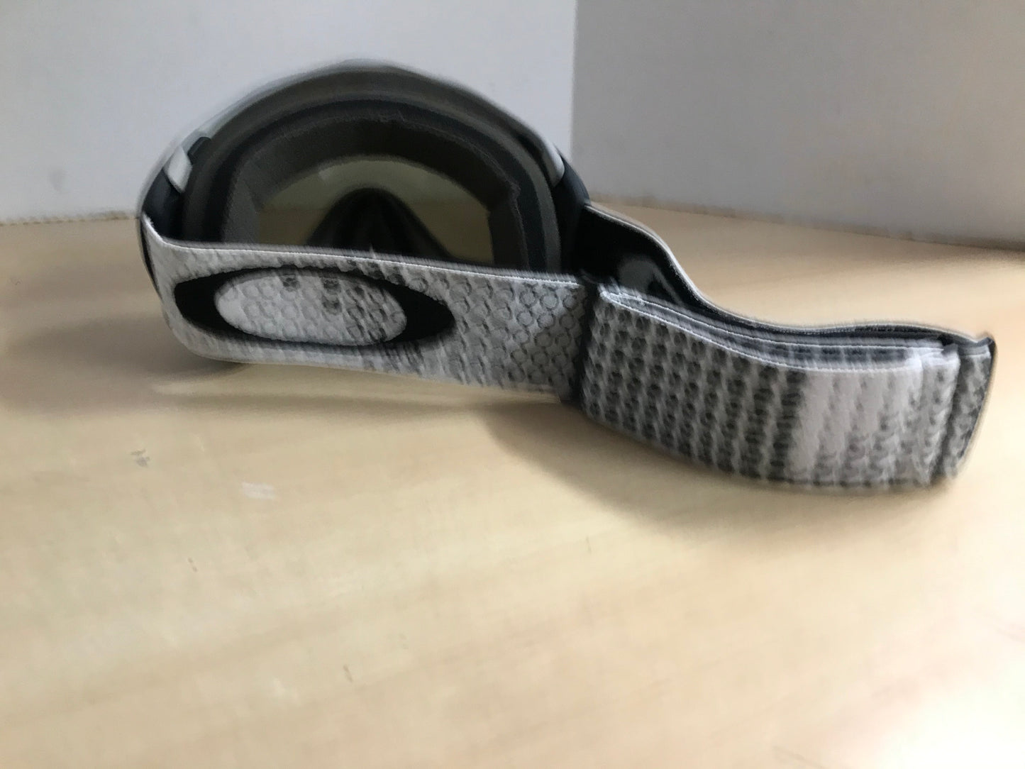 Ski Goggles Adult Size Medium Oakley Grey Excellent