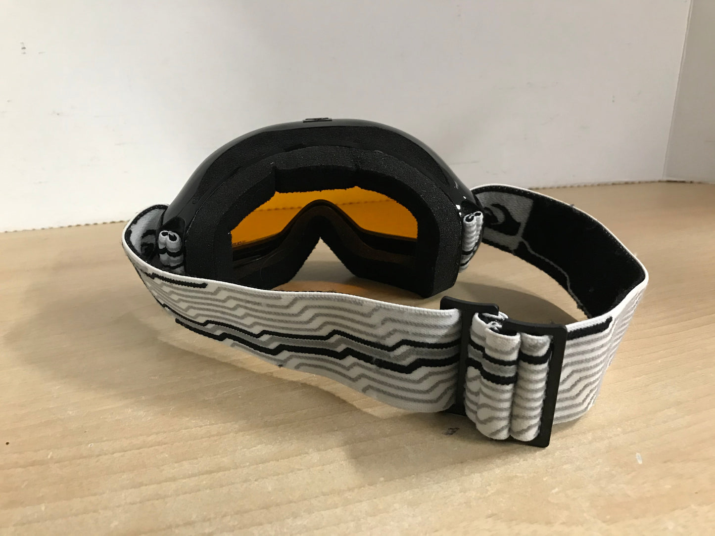 Ski Goggles Adult Size Small QuickSilver Black White with Orange Lense Excellent