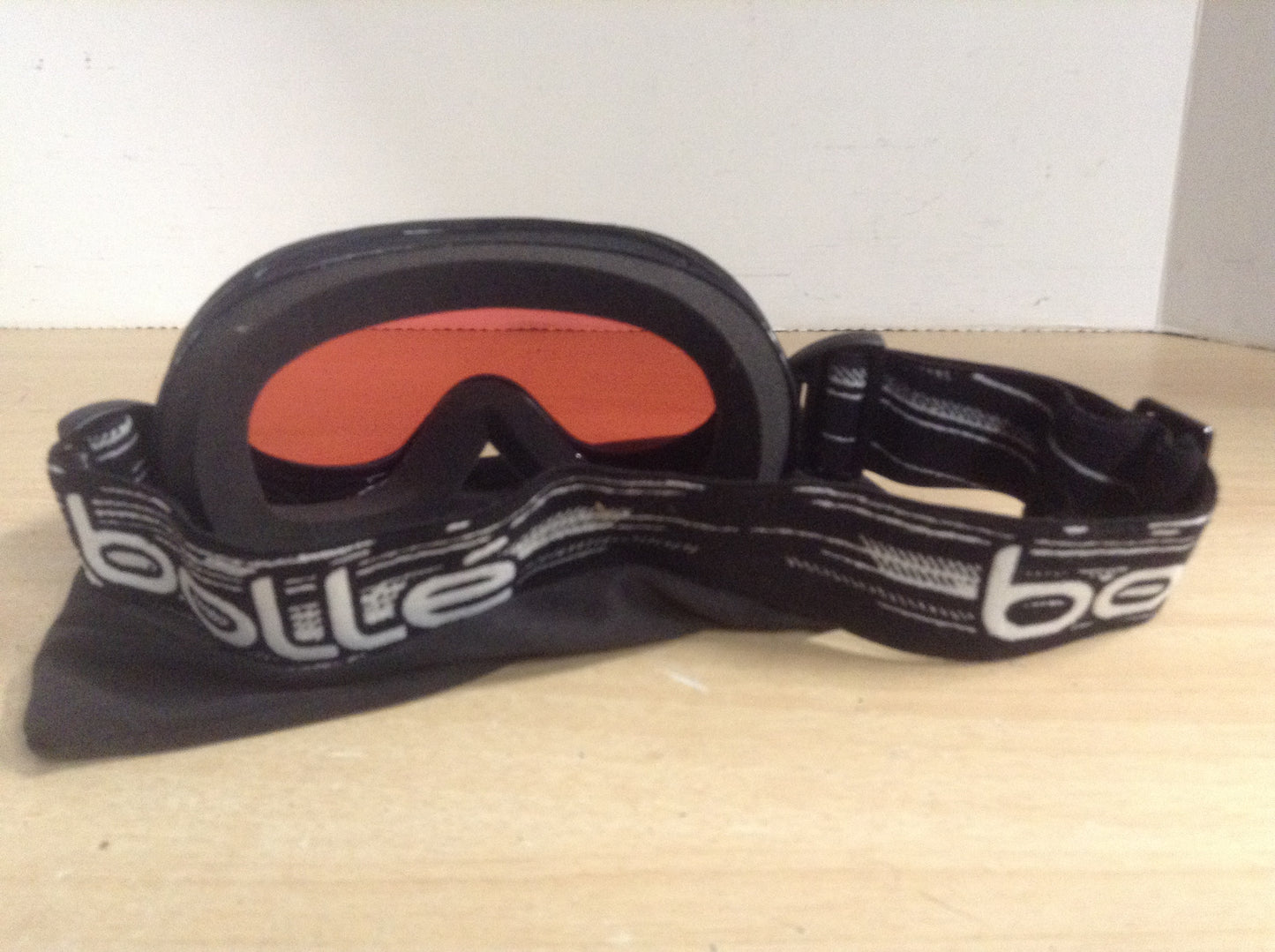 Ski Goggles Child Size 8-10 Bolle Black With Rose Lenses and Bag
