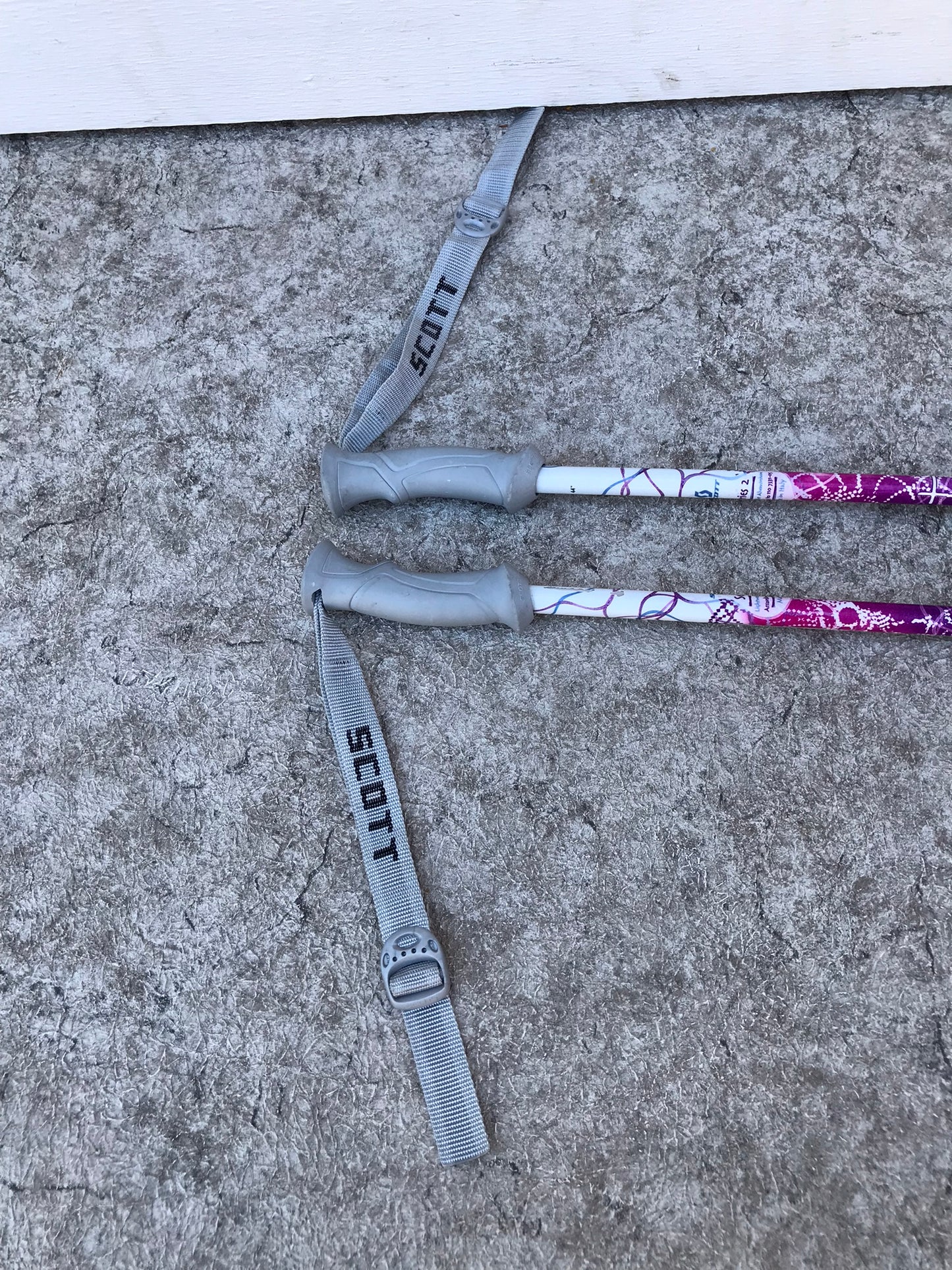Ski Poles Adult Size 44 inch 110 cm Scott Purple Pink Blue Rubber Handles Excellent