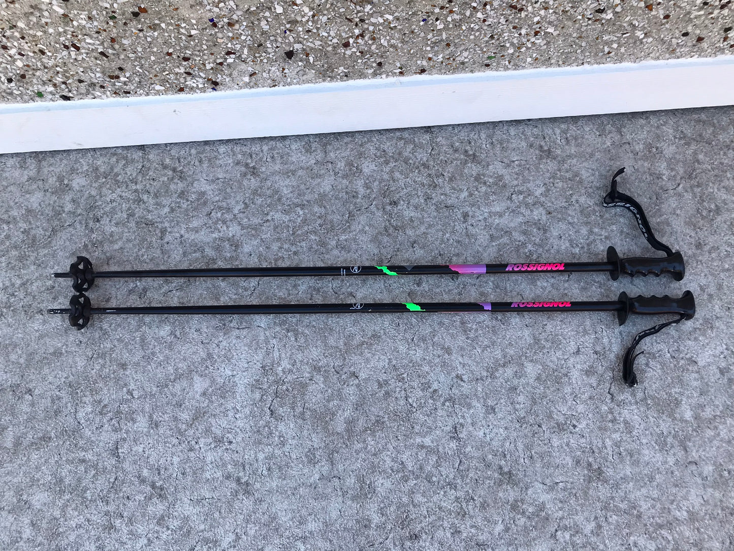 Ski Poles Adult Size 46 inch 115 cm Rossignol Black Pink