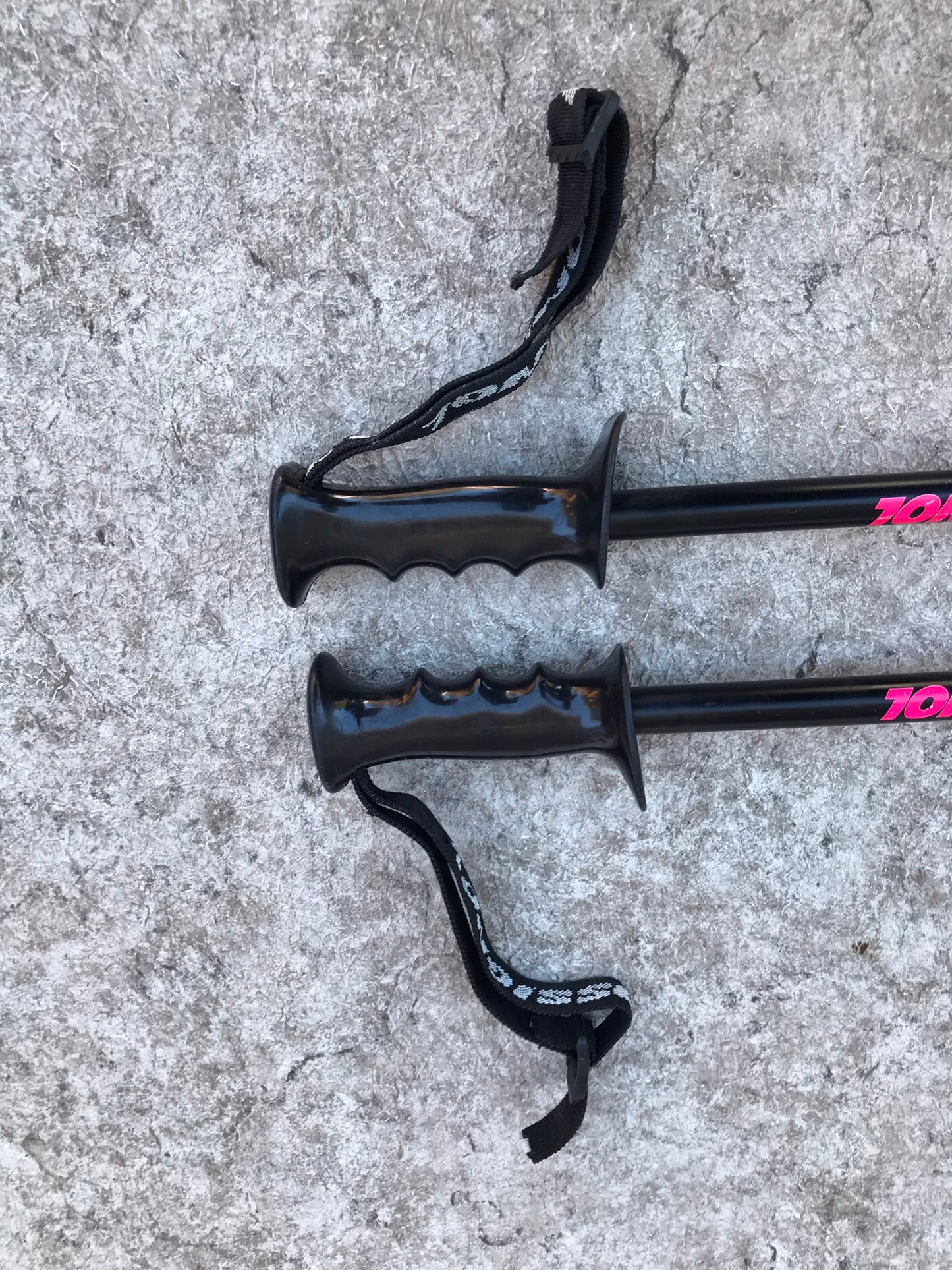 Ski Poles Adult Size 46 inch 115 cm Rossignol Black Pink