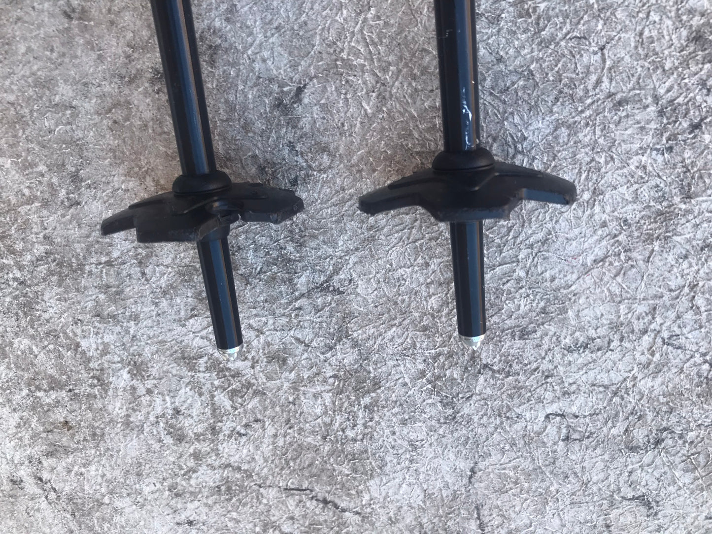Ski Poles Adult Size 50 inch 125 cm Rossignol Black Red Excellent
