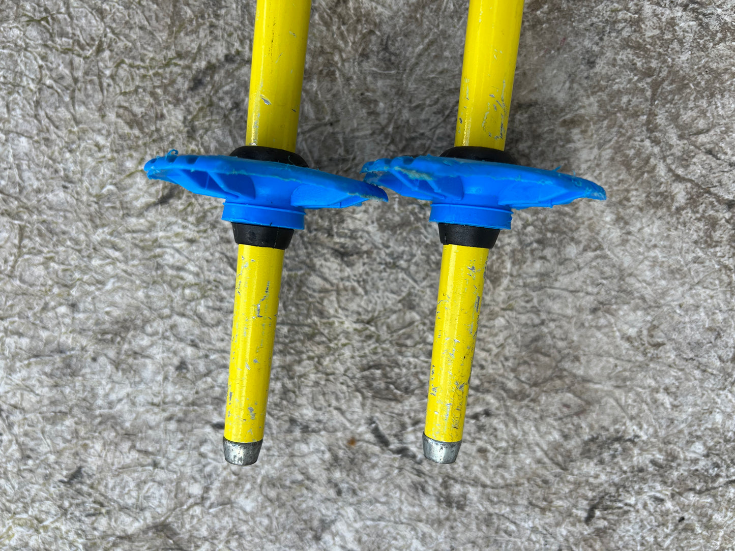 Ski Poles Child Size 37 inch 94 cm Rossignol Yellow Blue Rubber Grip Handles Excellent