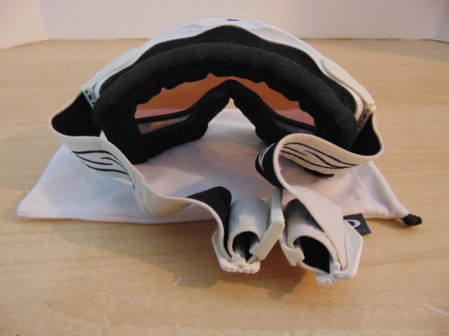 Ski Goggles Adult Size Smith White Black With Fuse Lense and White Bag