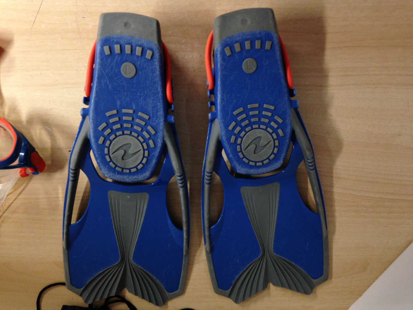 Snorkel Dive Fins Men's Shoe Size 5-8 US Divers Blue Orange Some Wear