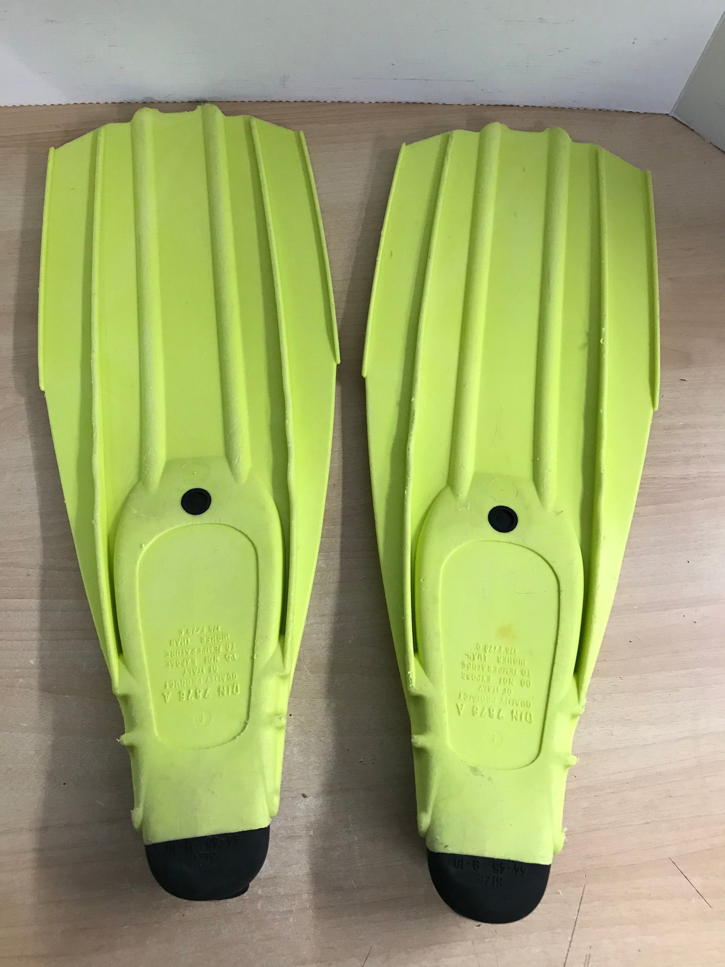 Snorkel Dive Fins Men's Size 9-10 Shoe Akona Shoreline Black Yellow Minor Marks
