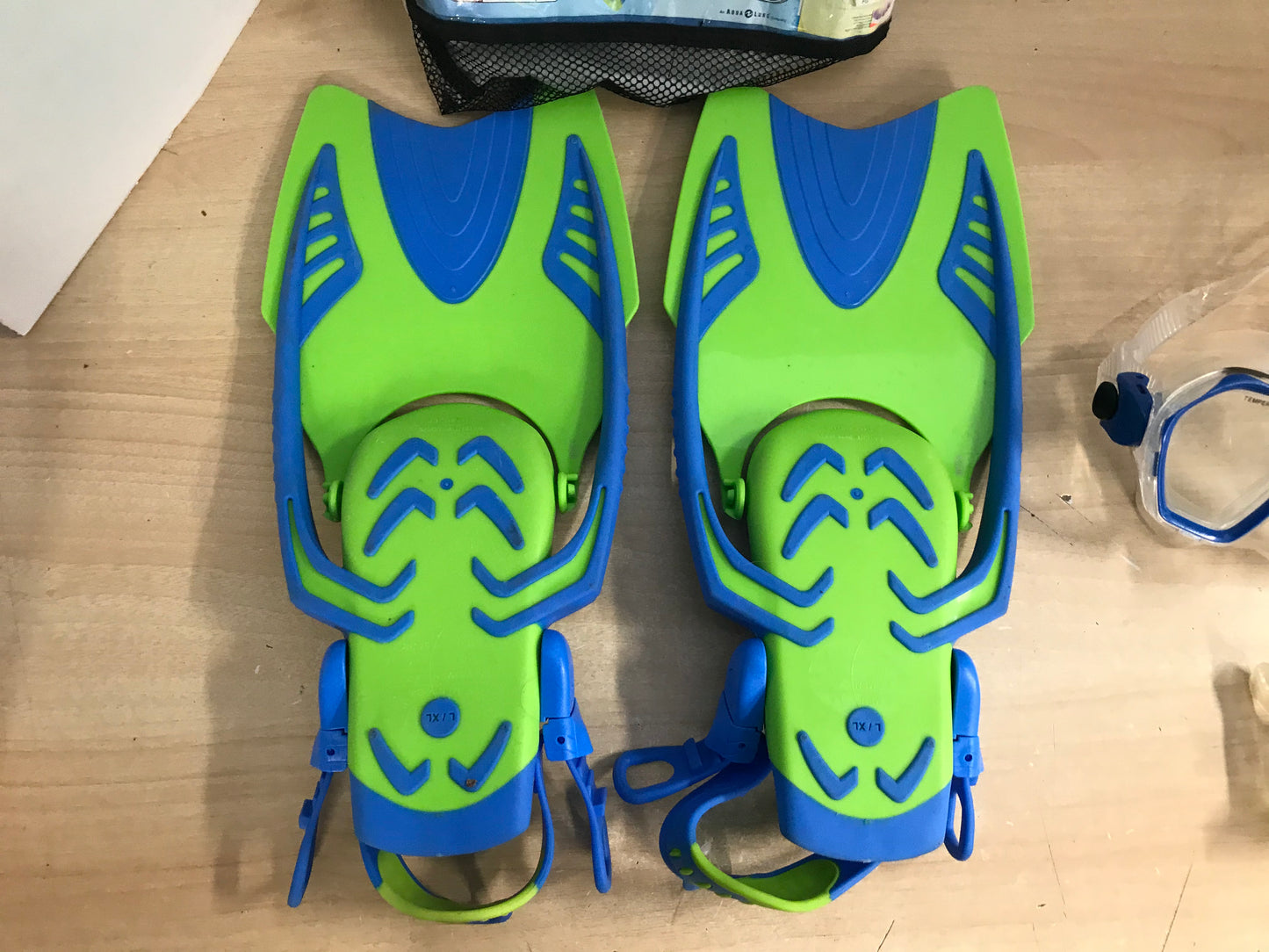 Snorkel Dive Fins Set Ladies Shoe Size 4.-7 Youth Aqua Lung and Other Blue Lime Excellent