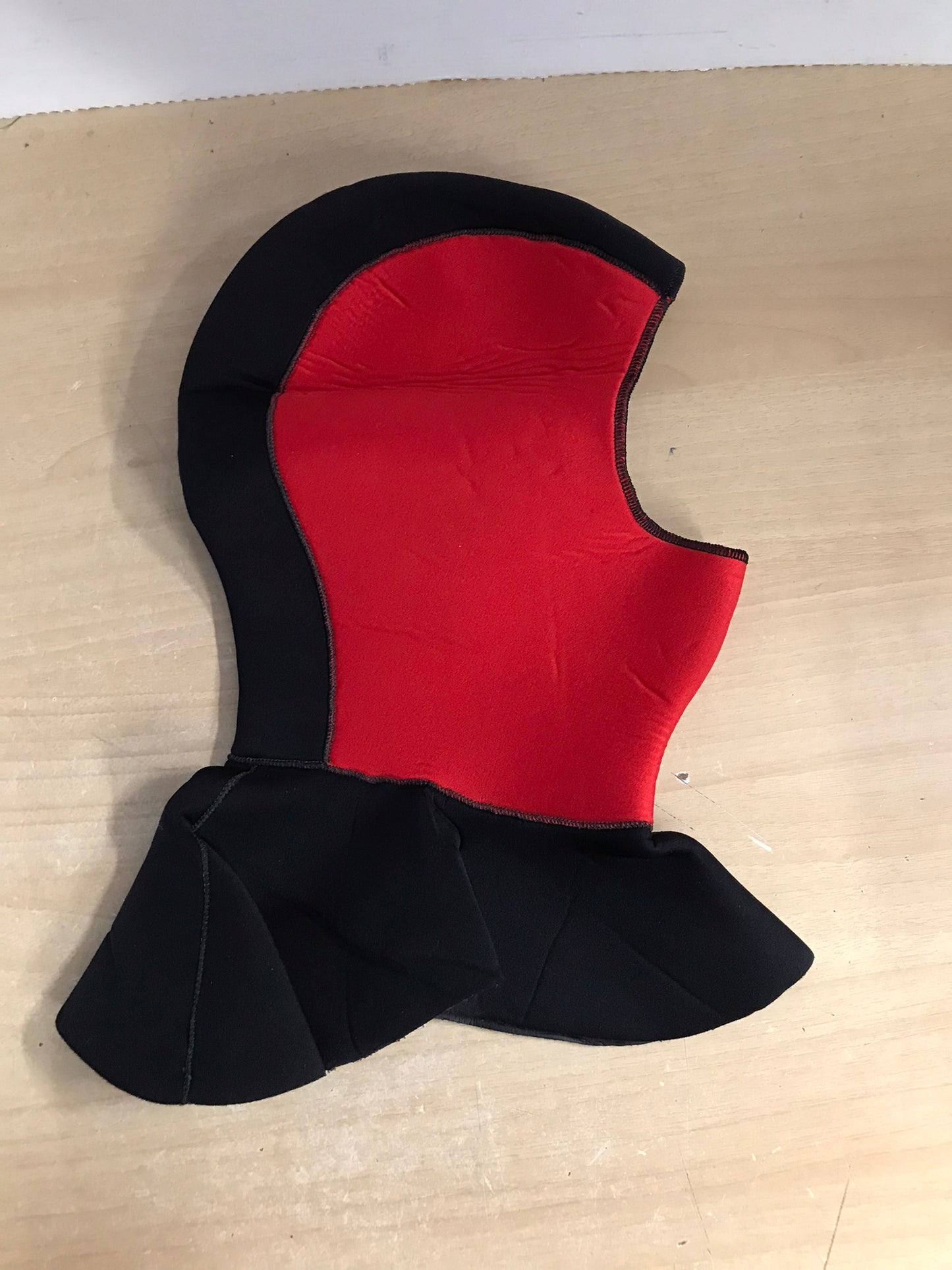 Snorkel Dive Surf Hood Adult Size Medium Black Red 4 mm Excellent