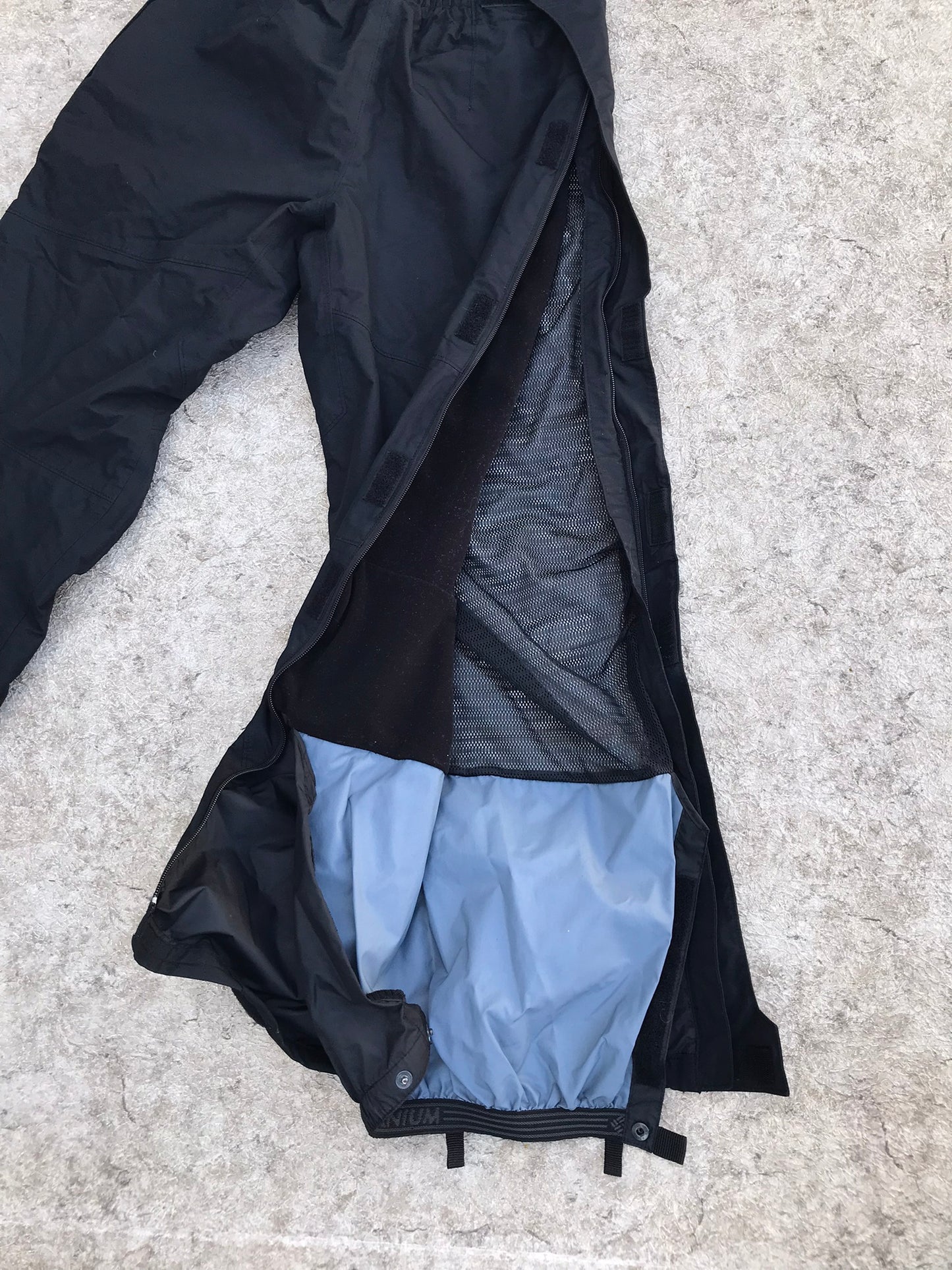 Snow Pants Ladies Size Medium Columbia Titanium Waterproof Full Zippers Up Both Legs Suspenders Black As New