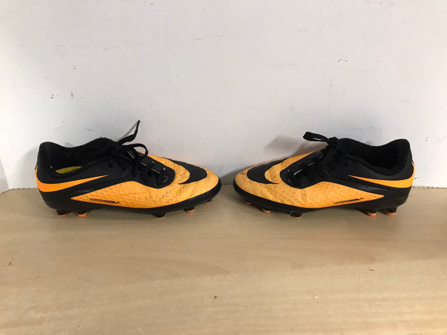 Soccer Shoes Cleats Child Size 1.5 Nike Hypervenom Tangerine and Black