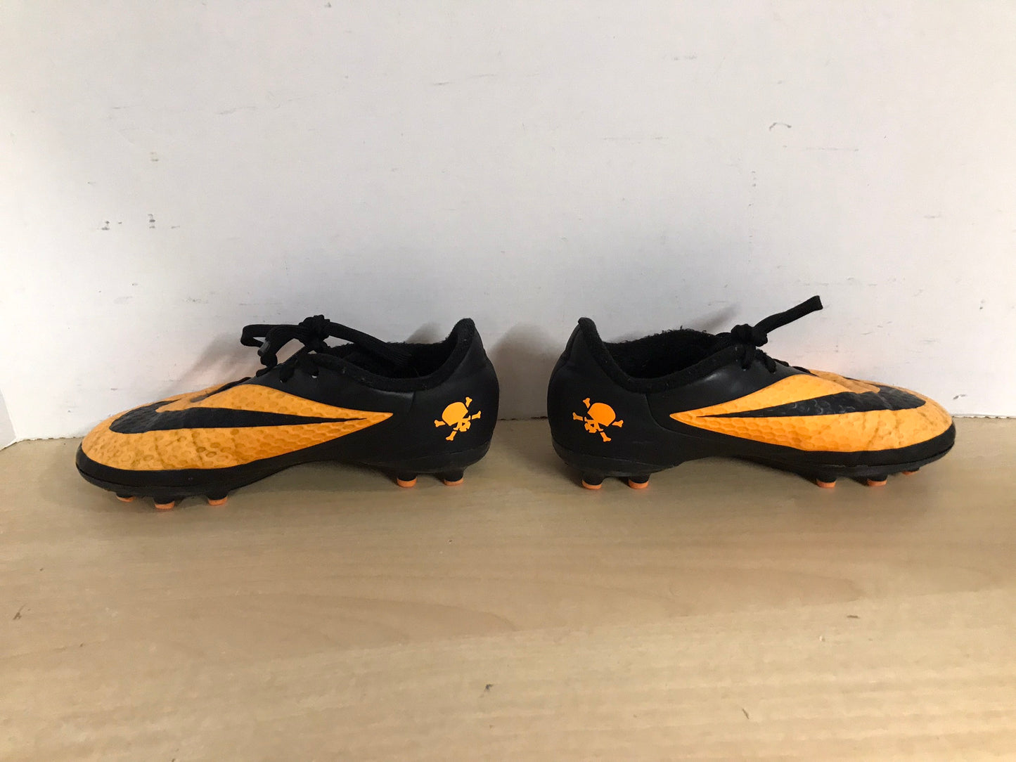 Soccer Shoes Cleats Child Size 1.5 Nike Hypervenom Tangerine and Black