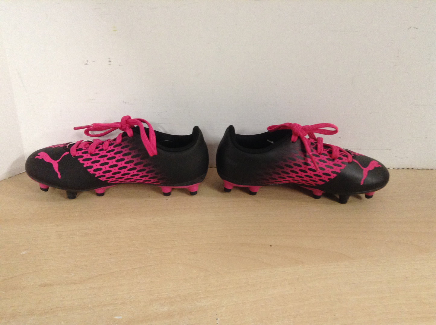Soccer Shoes Cleats Child Size 10 Toddler Puma Fushia and Black New Demo Model
