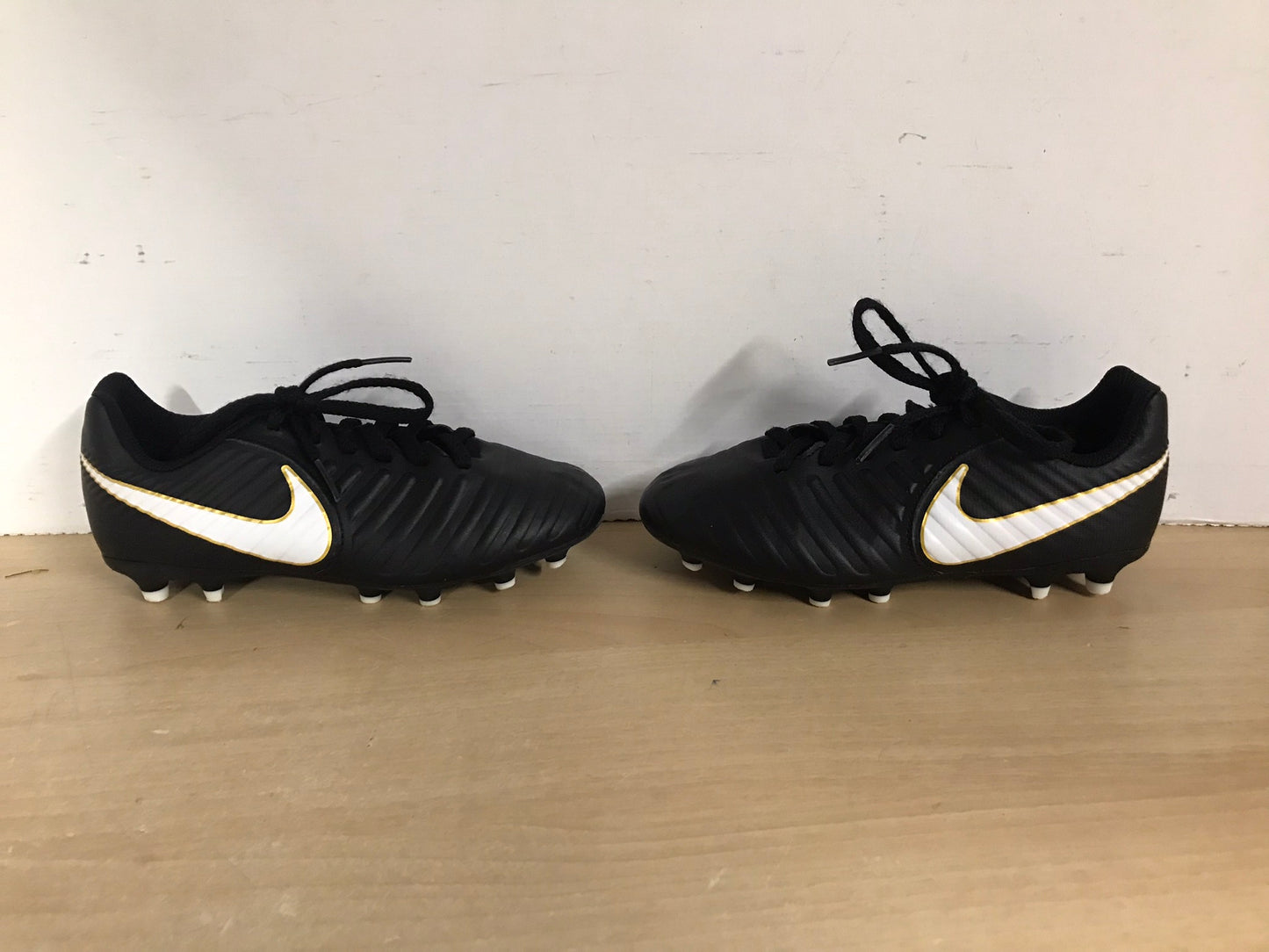 Soccer Shoes Cleats Child Size 13.5 Nike Tiempo Black White Gold Excellent