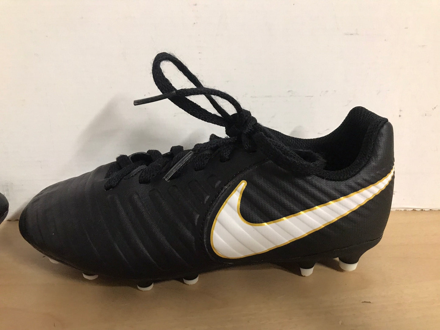 Soccer Shoes Cleats Child Size 13.5 Nike Tiempo Black White Gold Excellent