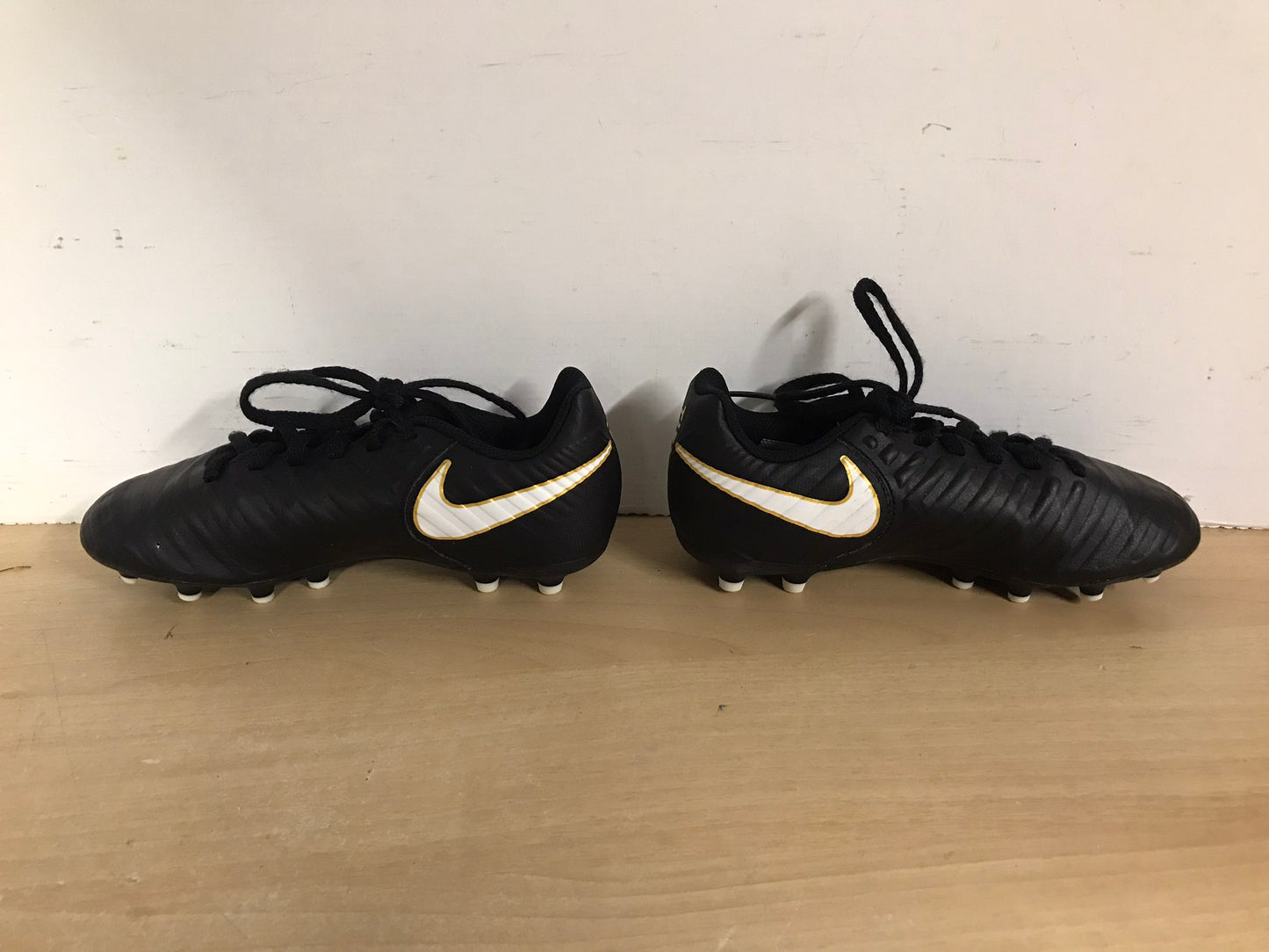 Soccer Shoes Cleats Child Size 13.5 Nike Tiempo Black White Gold Excellent