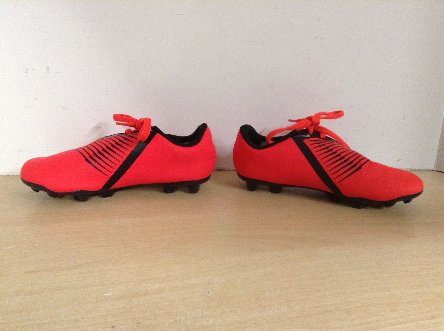 Soccer Shoes Cleats Child Size 13 Nike Phantom Red Black New Demo Model