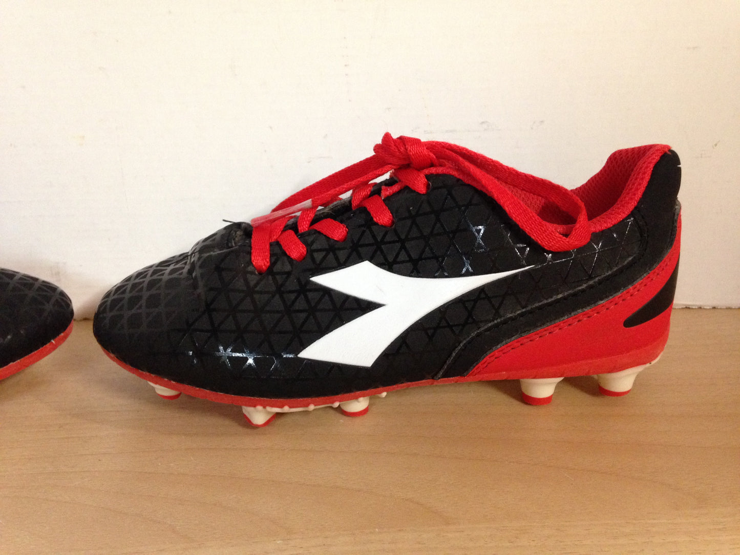 Soccer Shoes Cleats Child Size 1 Didadora Black White Red Excellent