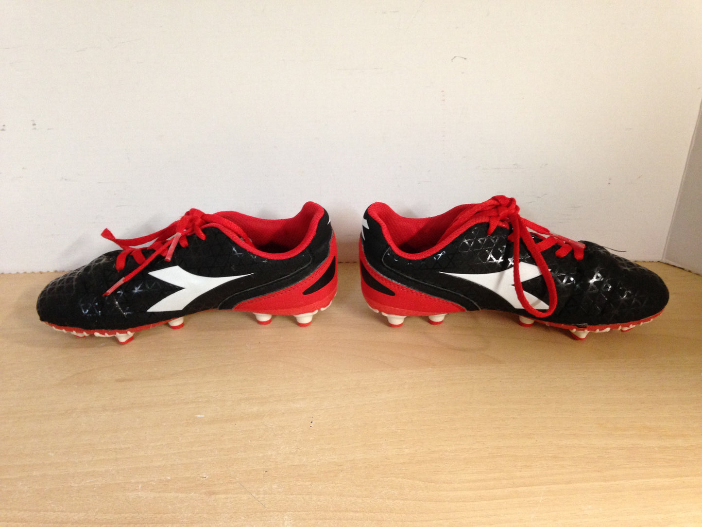 Soccer Shoes Cleats Child Size 1 Didadora Black White Red Excellent