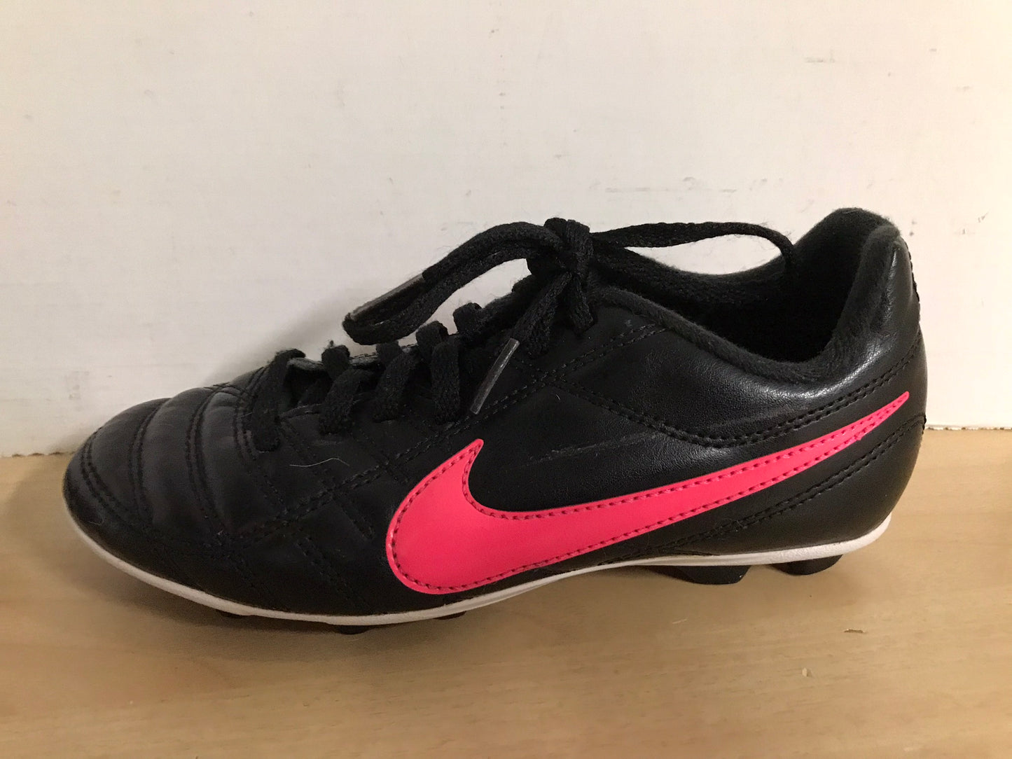Soccer Shoes Cleats Child Size 1 Nike Black Fushia Excellent
