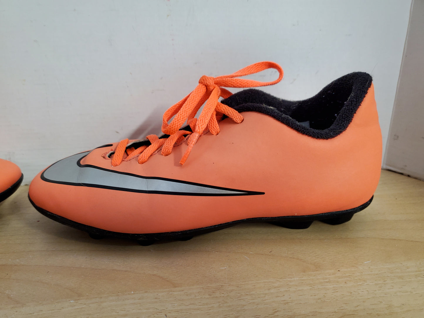 Soccer Shoes Cleats Child Size 2 Nike Orange Silver