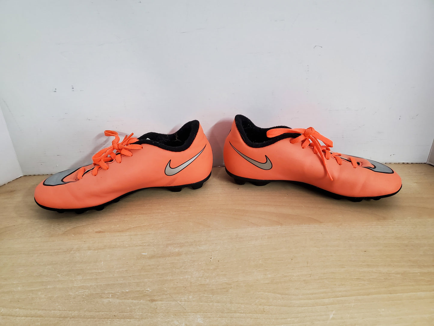 Soccer Shoes Cleats Child Size 2 Nike Orange Silver