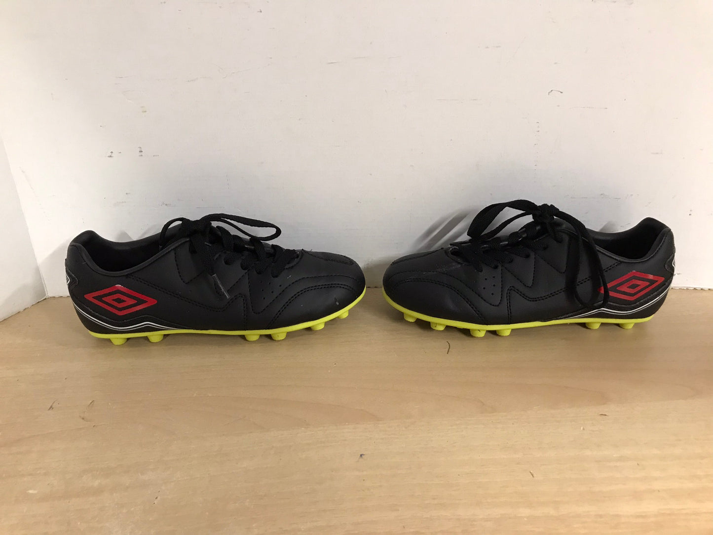 Soccer Shoes Cleats Child Size 2 Umbro Black Red Lime Excellent