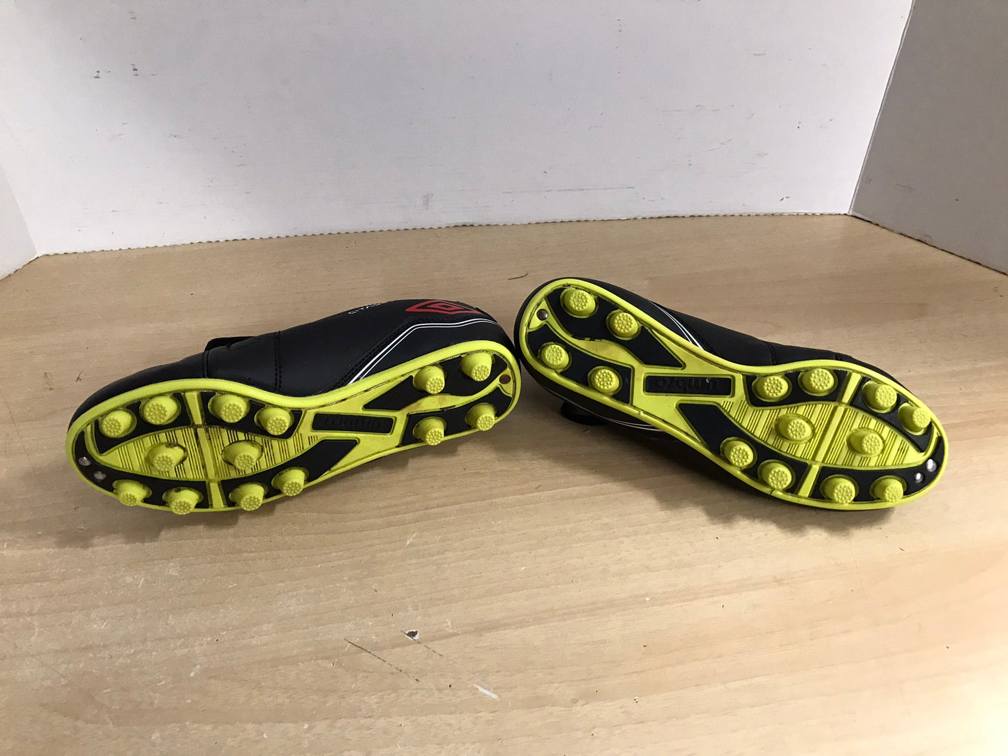 Soccer Shoes Cleats Child Size 2 Umbro Black Red Lime Excellent
