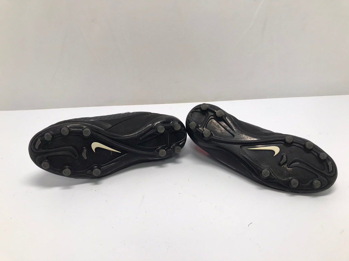 Soccer Shoes Cleats Child Size 3.5 Nike Hypervenom Black Red