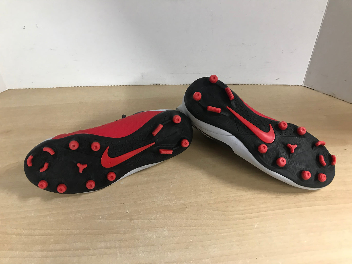 Soccer Shoes Cleats Child Size 4.5 Nike Phantom NS Slipper Foot White Red Grey Black Excellent