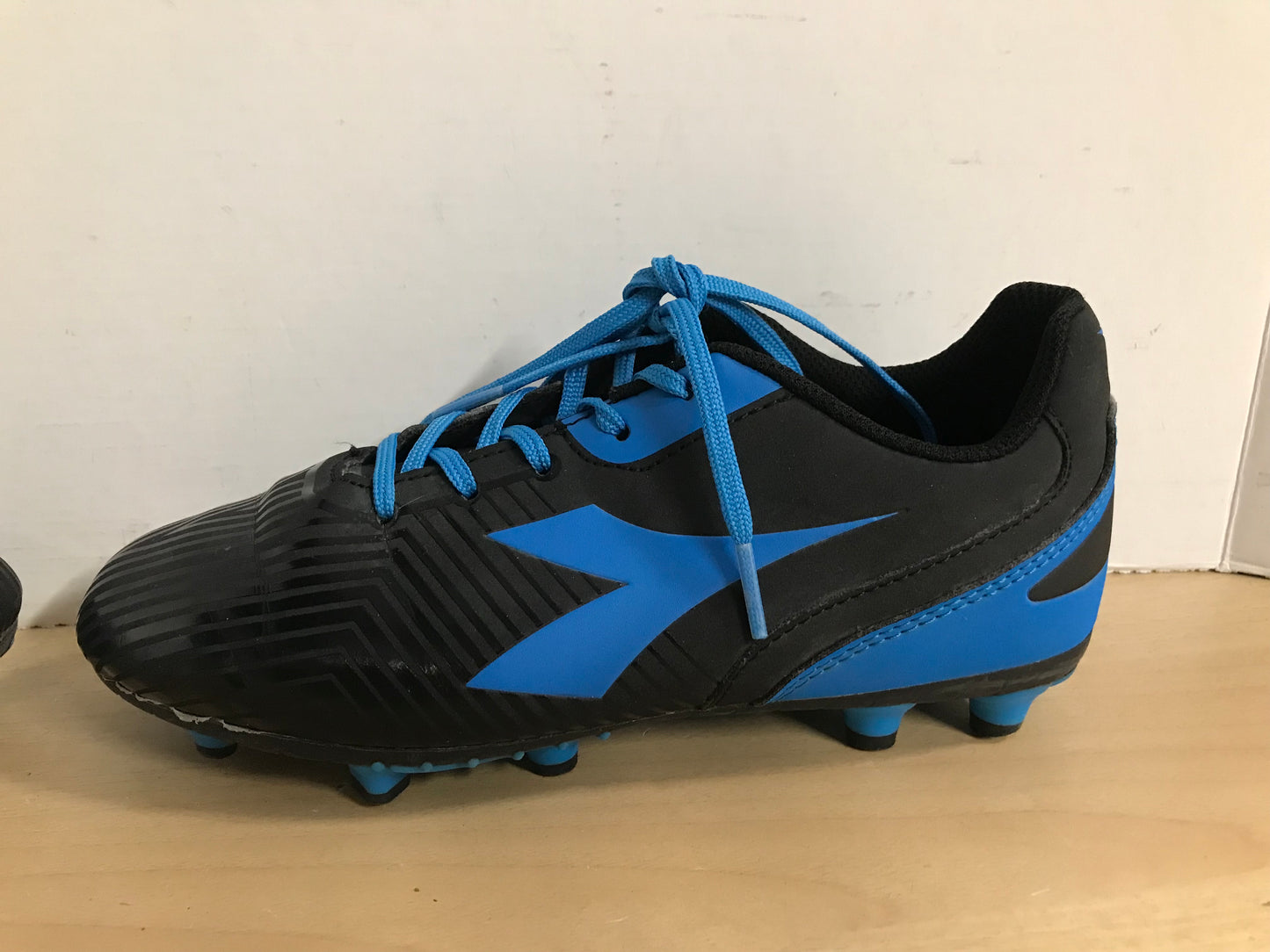 Soccer Shoes Cleats Child Size 4 Diadora Black Blue As New