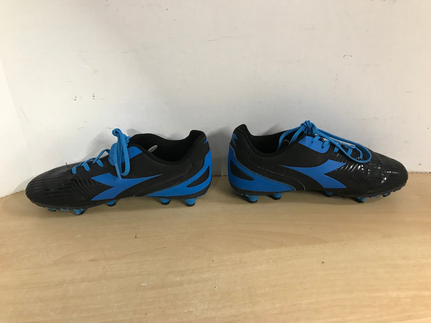 Soccer Shoes Cleats Child Size 4 Diadora Black Blue As New