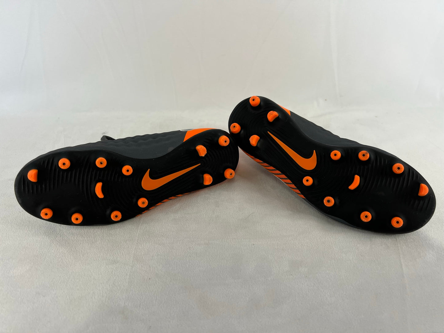 Soccer Shoes Cleats Child Size 4 Nike Maginta Orange Grey New Demo Model