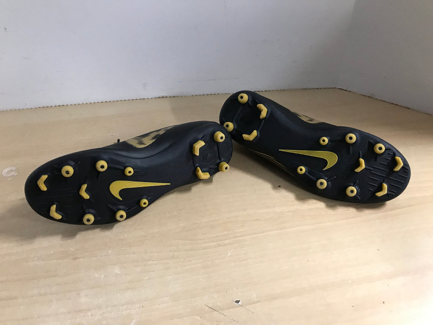 Soccer Shoes Cleats Child Size 4 Nike Mercurial Black Gold New Demo Model