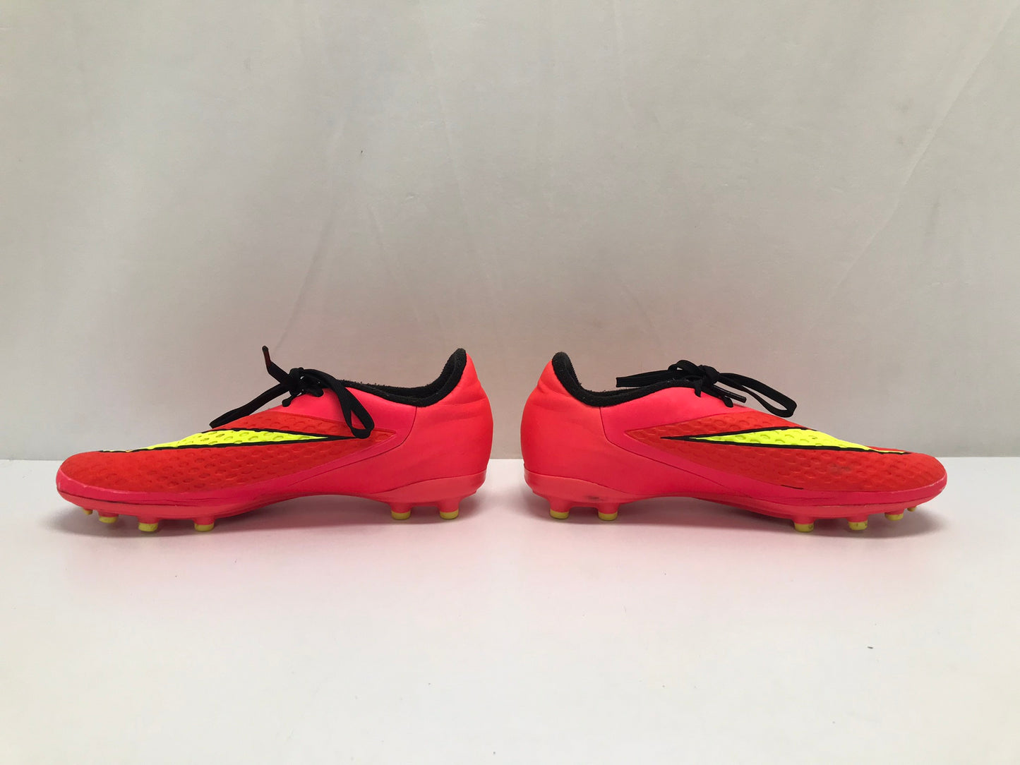 Soccer Shoes Cleats Child Size 4 Nike Orange PInk Lime Minor Wear
