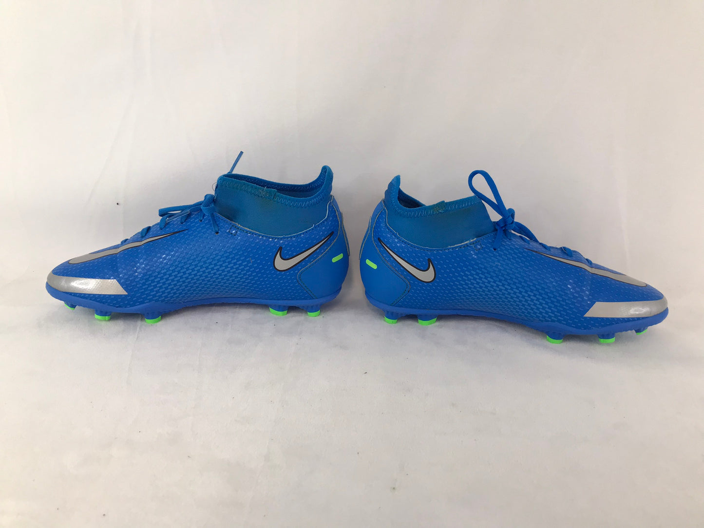 Soccer Shoes Cleats Child Size 5.5 Youth  Nike Phantom Elite With Slipper Foot Blue Silver Outstanding Quality Retail $279.99