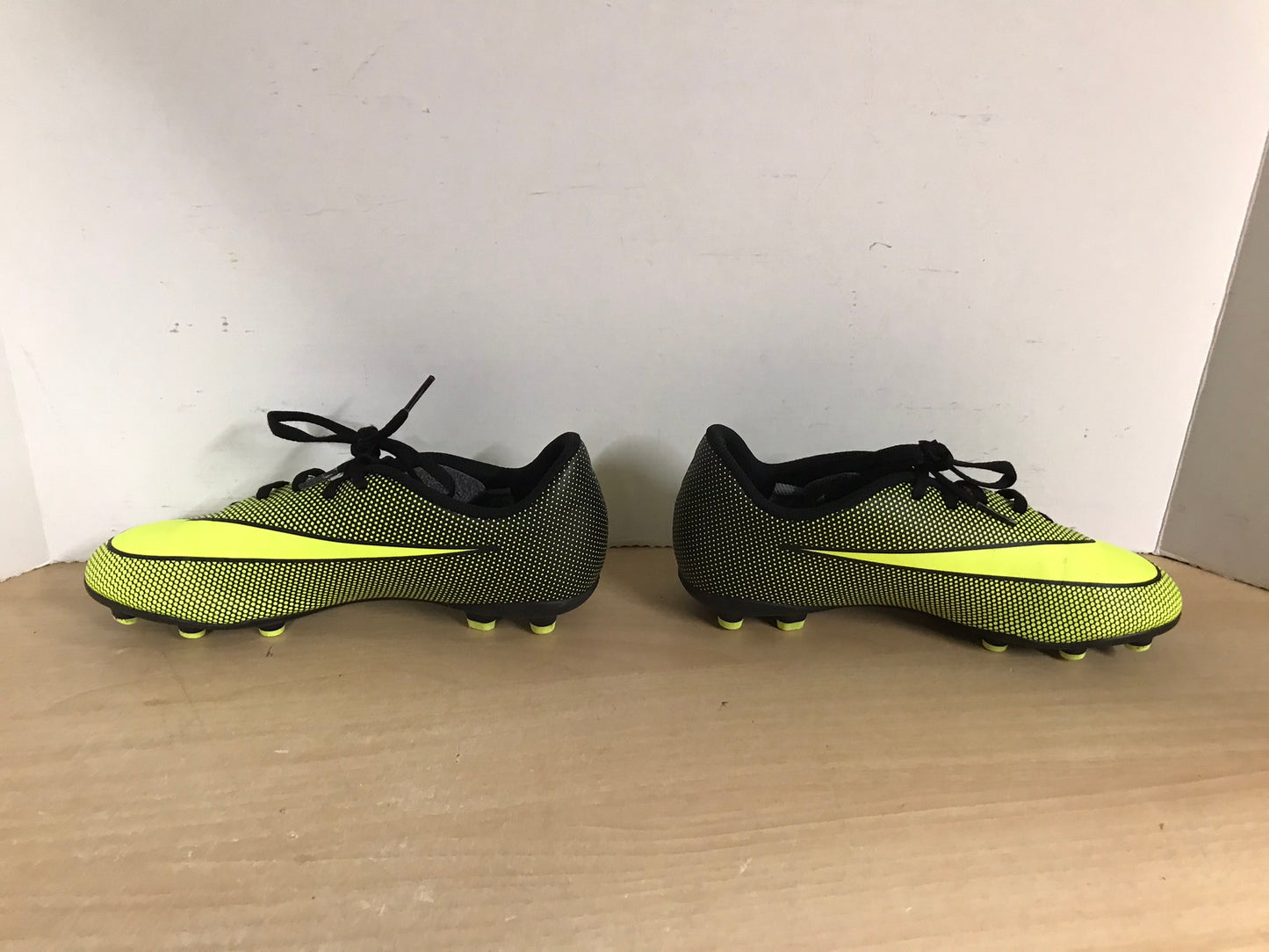 Soccer Shoes Cleats Child Size 5 Nike Black Lime As New Excellent