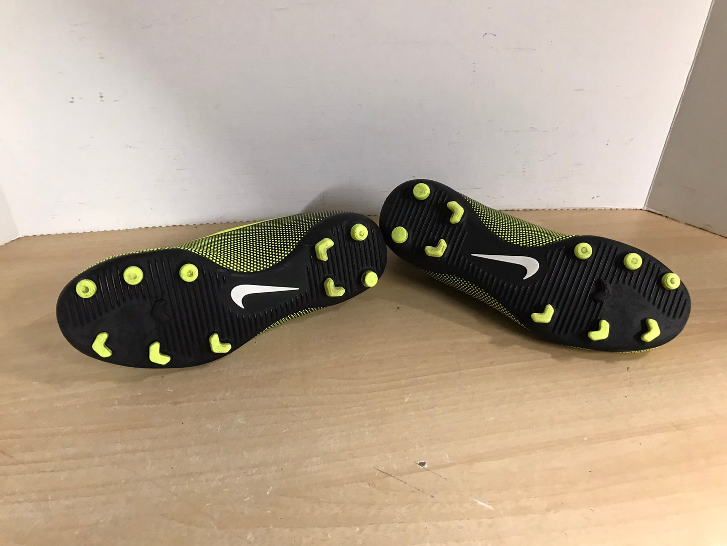 Soccer Shoes Cleats Child Size 5 Nike Black Lime As New Excellent