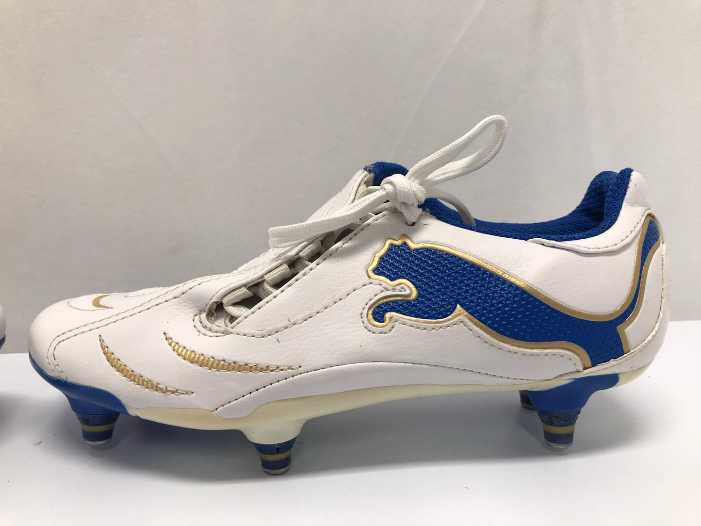 Soccer Shoes Cleats Child Size 5 Puma White Blue GoldMetal Tips As New
