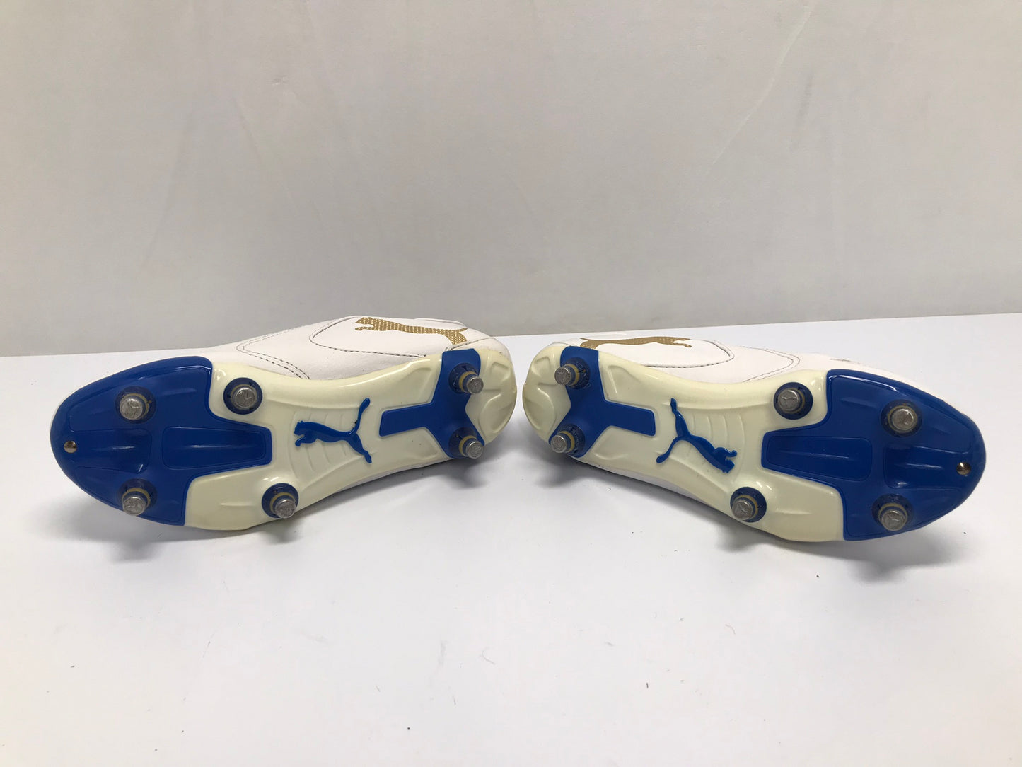 Soccer Shoes Cleats Child Size 5 Puma White Blue GoldMetal Tips As New