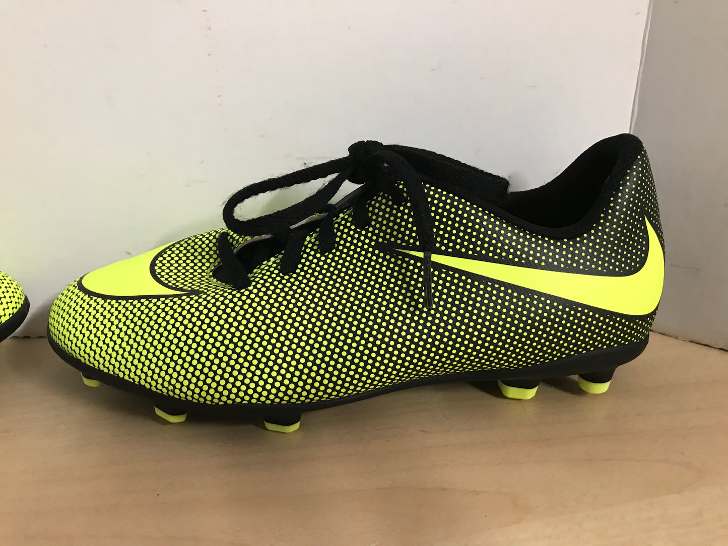 Soccer Shoes Cleats Child Size 6 Nike Lime Black New Demo Model