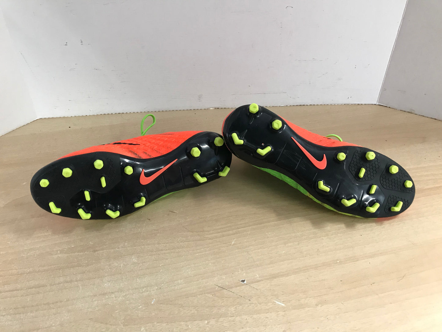 Soccer Shoes Cleats Child Size 6 Nike Flykniti Slipper Foot Youth Black Orange Lime Excellent