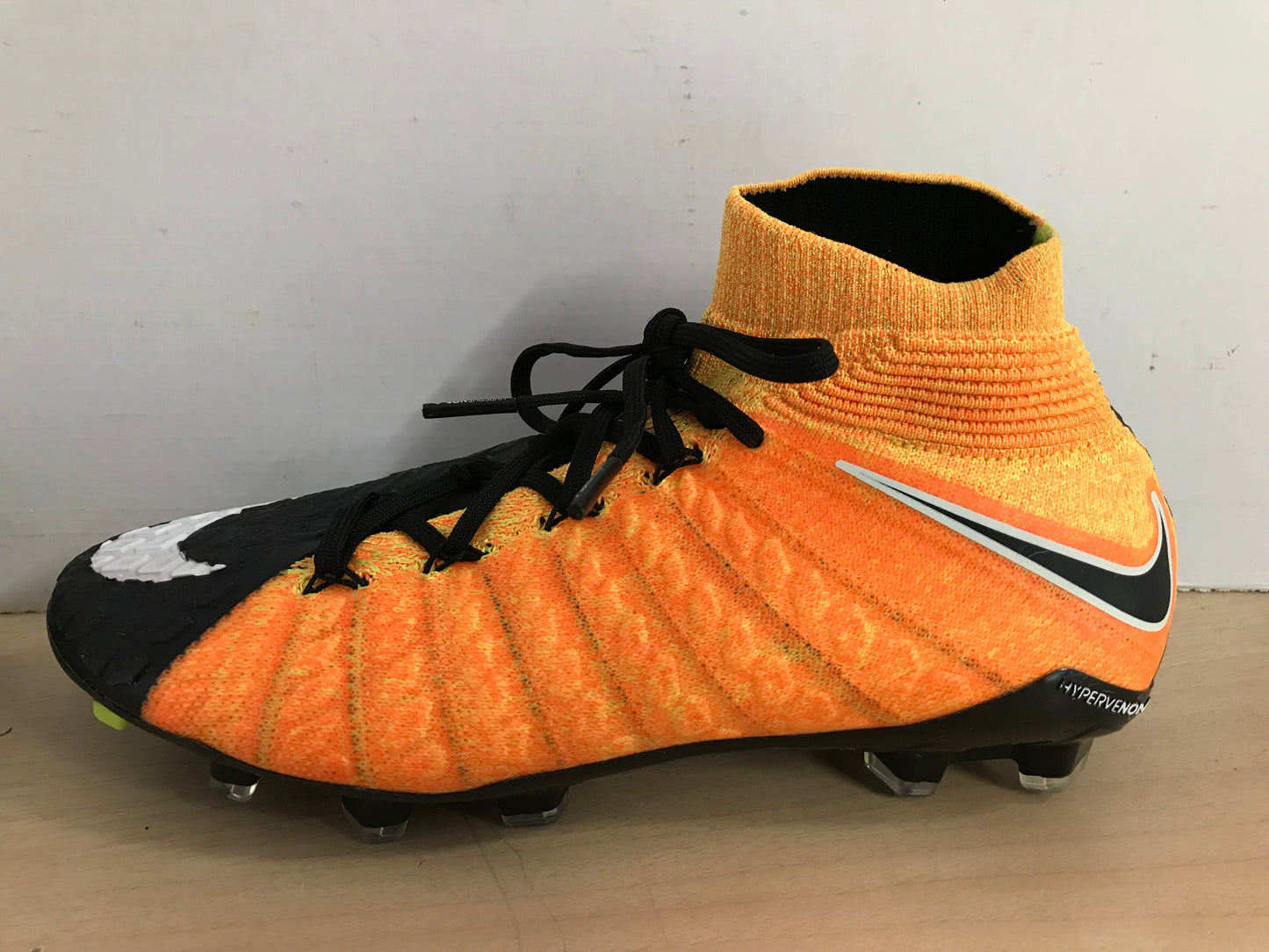 Soccer Shoes Cleats Child Size 6 Nike Flykniti Slipper Foot Youth Black Orange Yellow Excellent