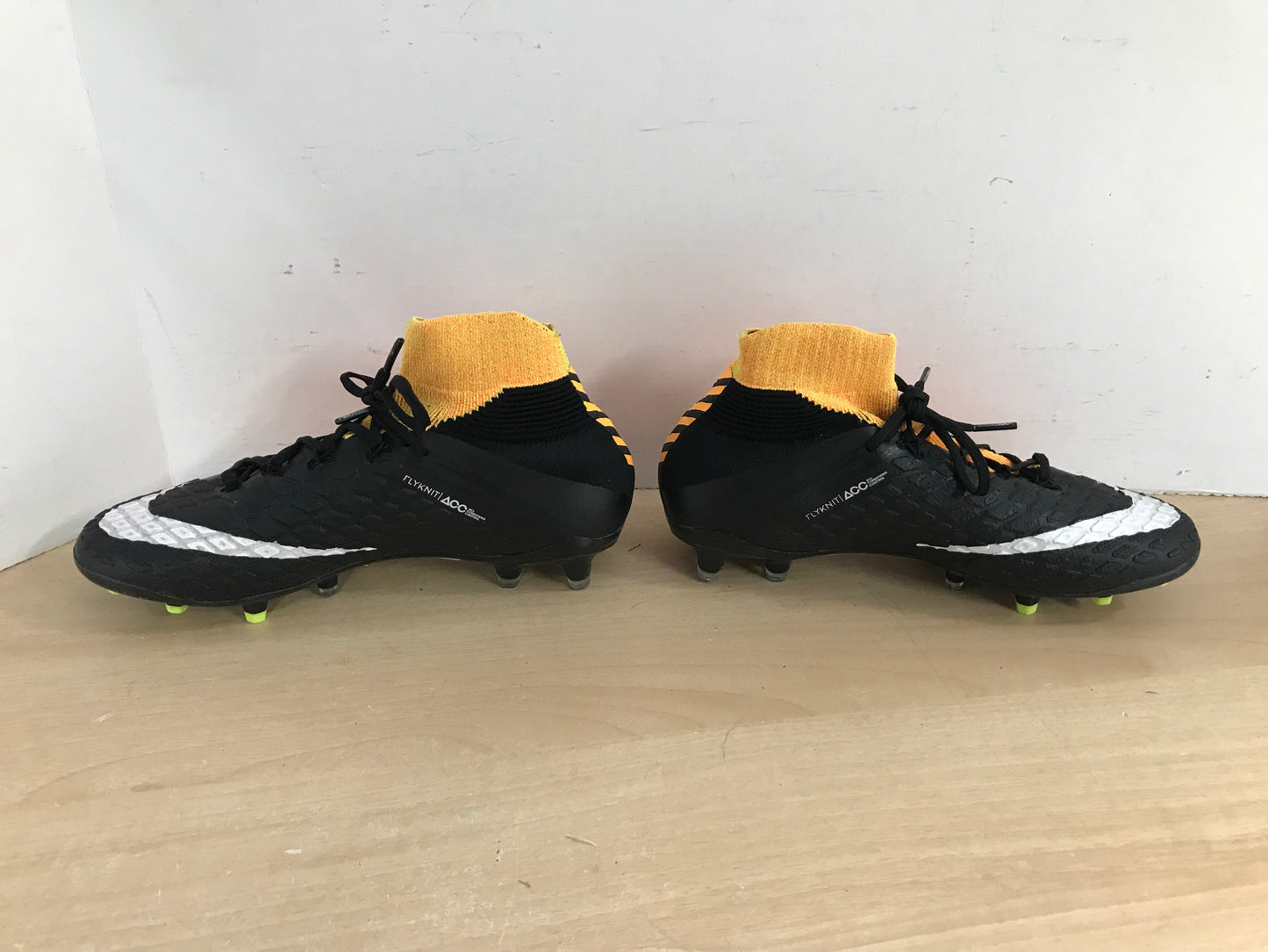 Soccer Shoes Cleats Child Size 6 Nike Flykniti Slipper Foot Youth Black Orange Yellow Excellent