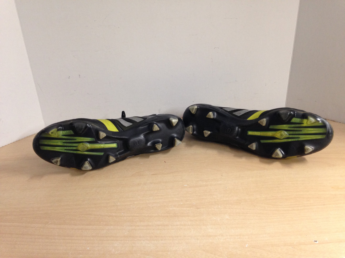 Soccer Shoes Cleats Men's Size 11.5 Adidas Nitrocharge Black and Lime