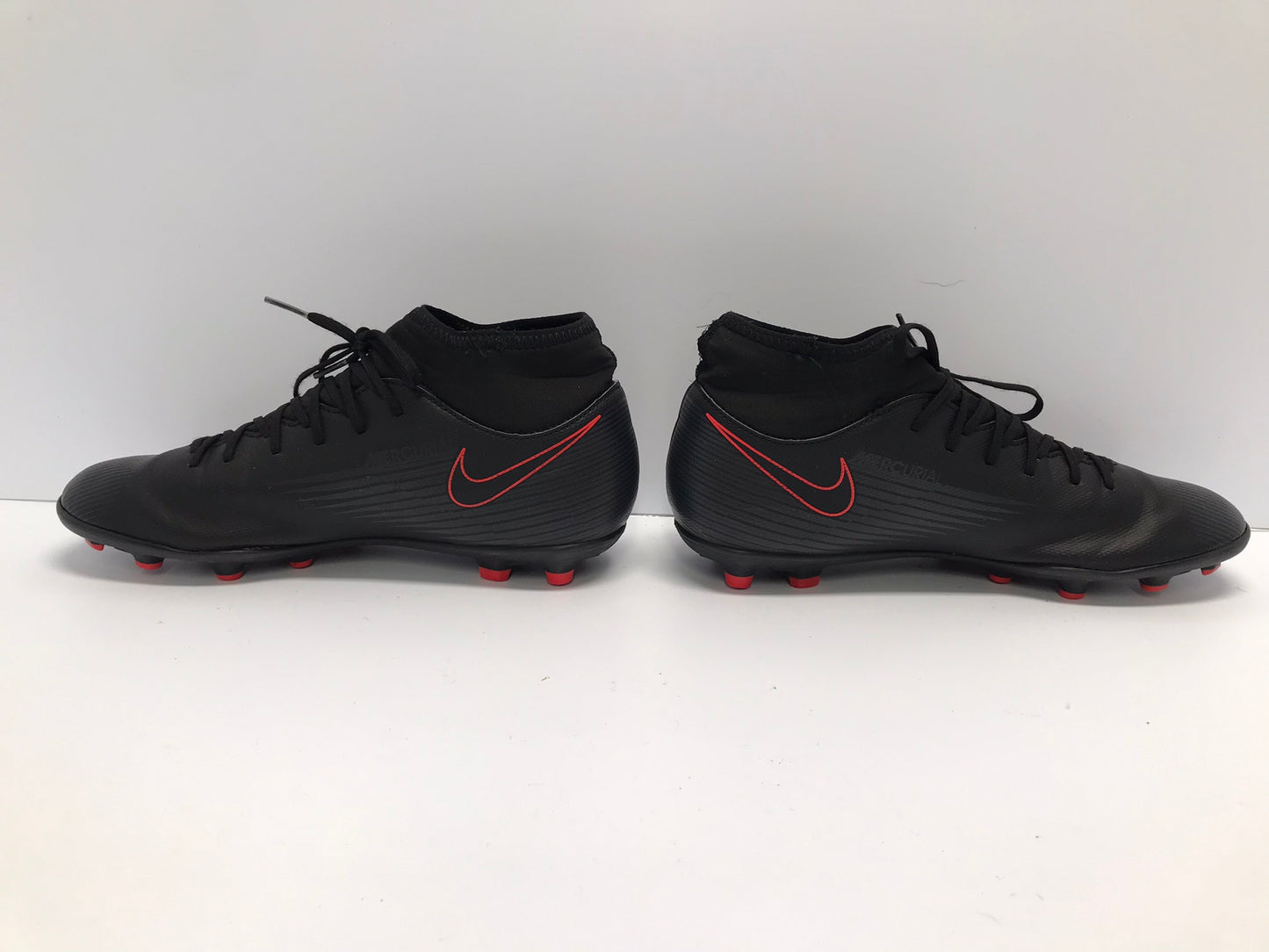 Soccer Shoes Cleats Men's Size 8.5 Nike Black Red As New